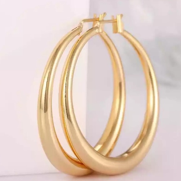 ¥ NEW 18K YELLOW GOLD 1.5” ROUND HOOPS - Picture 2 of 4